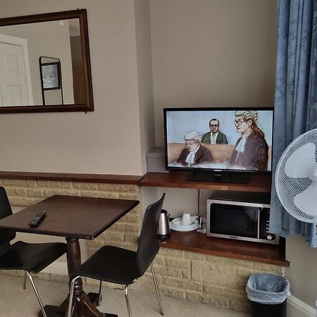 Amherst Guesthouse Reading Bagian luar foto