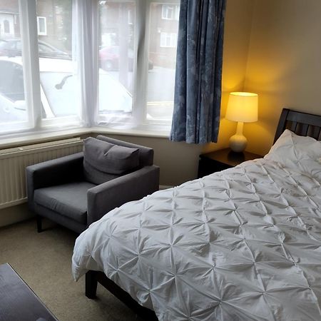Amherst Guesthouse Reading Bagian luar foto