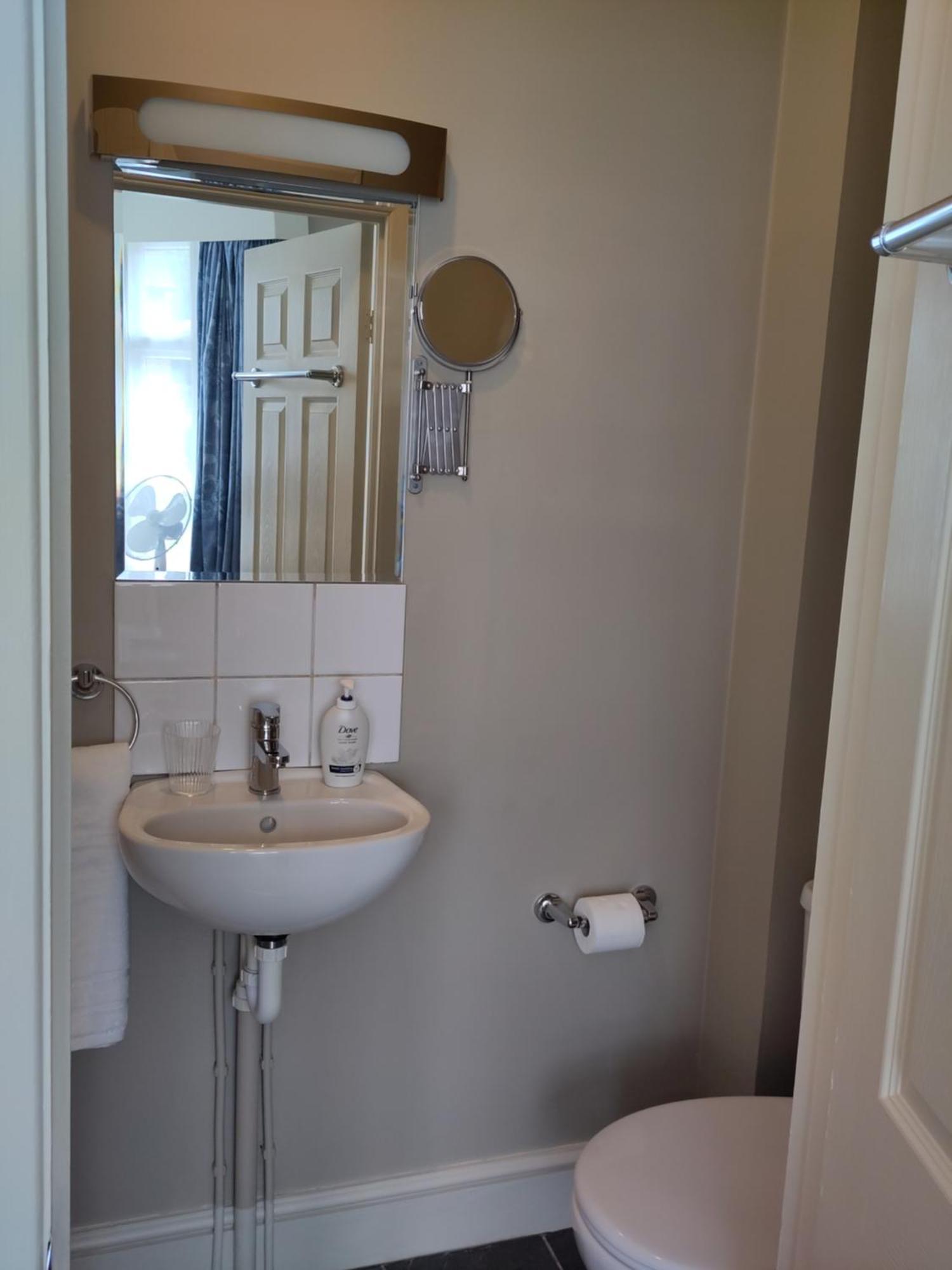 Amherst Guesthouse Reading Bagian luar foto