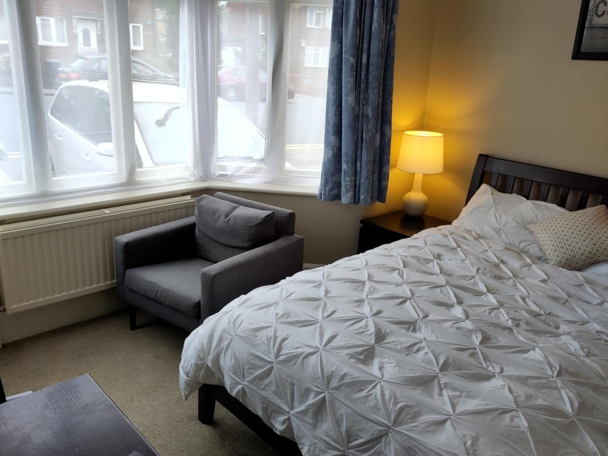 Amherst Guesthouse Reading Bagian luar foto