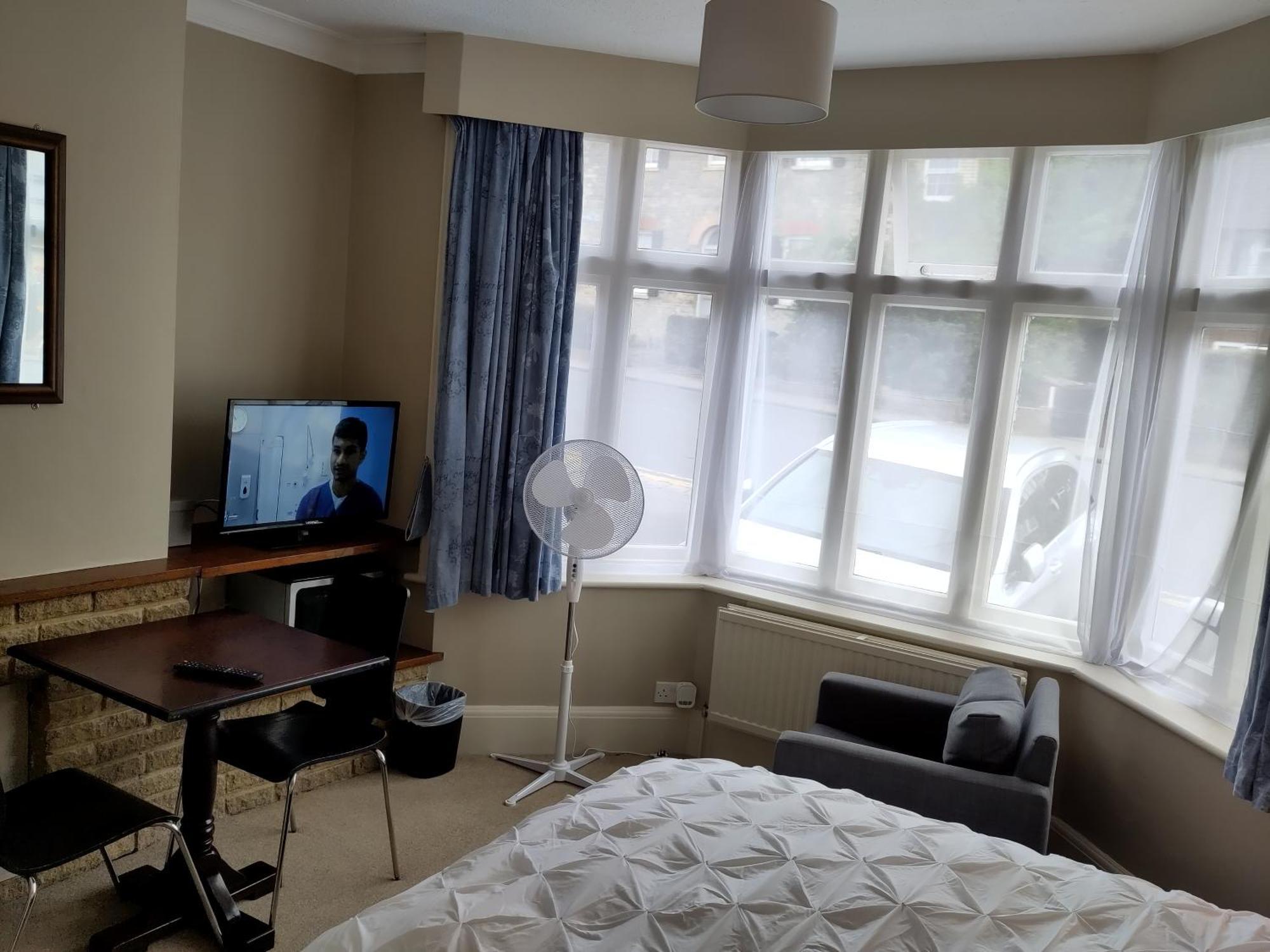 Amherst Guesthouse Reading Bagian luar foto