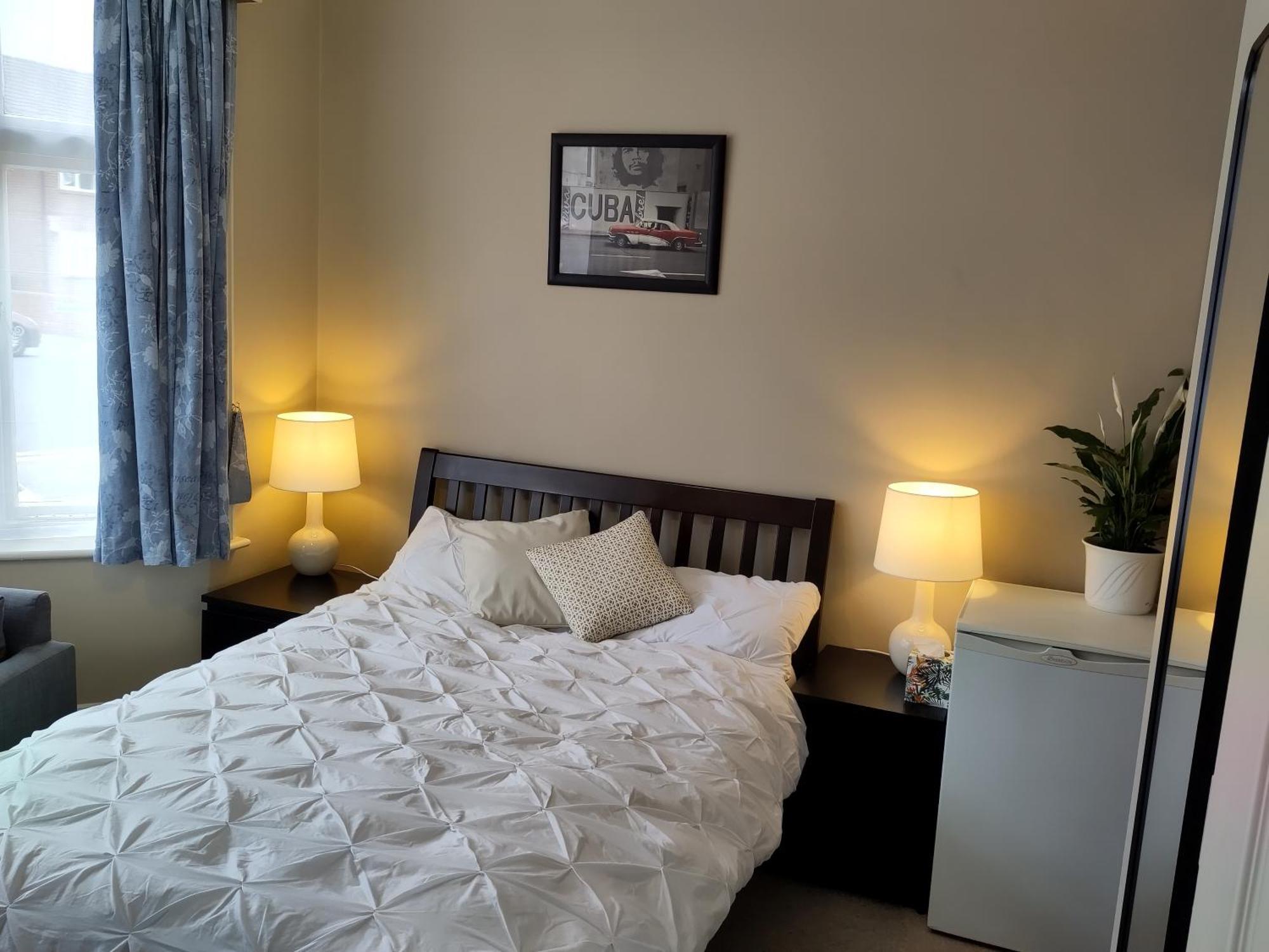 Amherst Guesthouse Reading Bagian luar foto