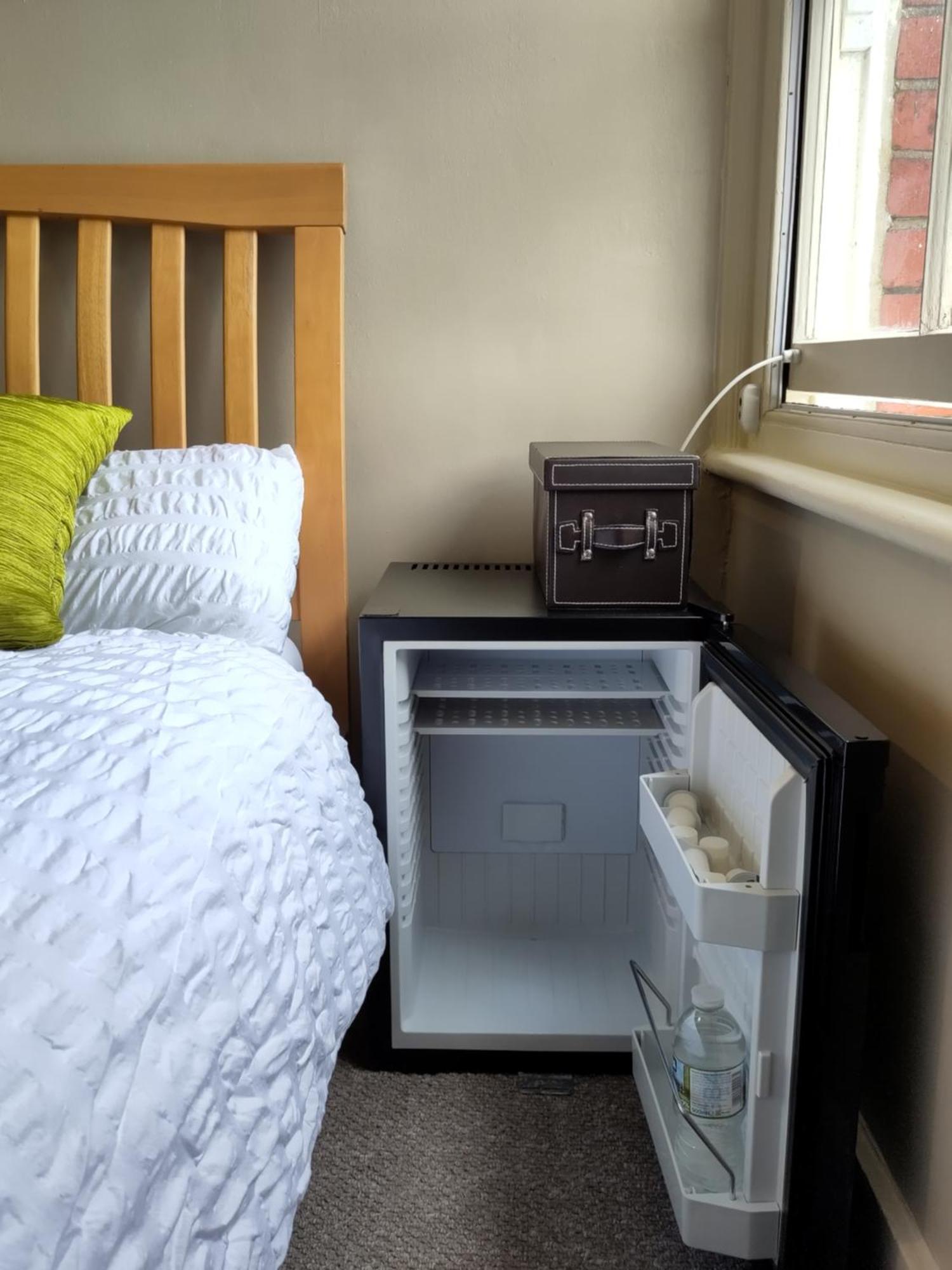 Amherst Guesthouse Reading Bagian luar foto