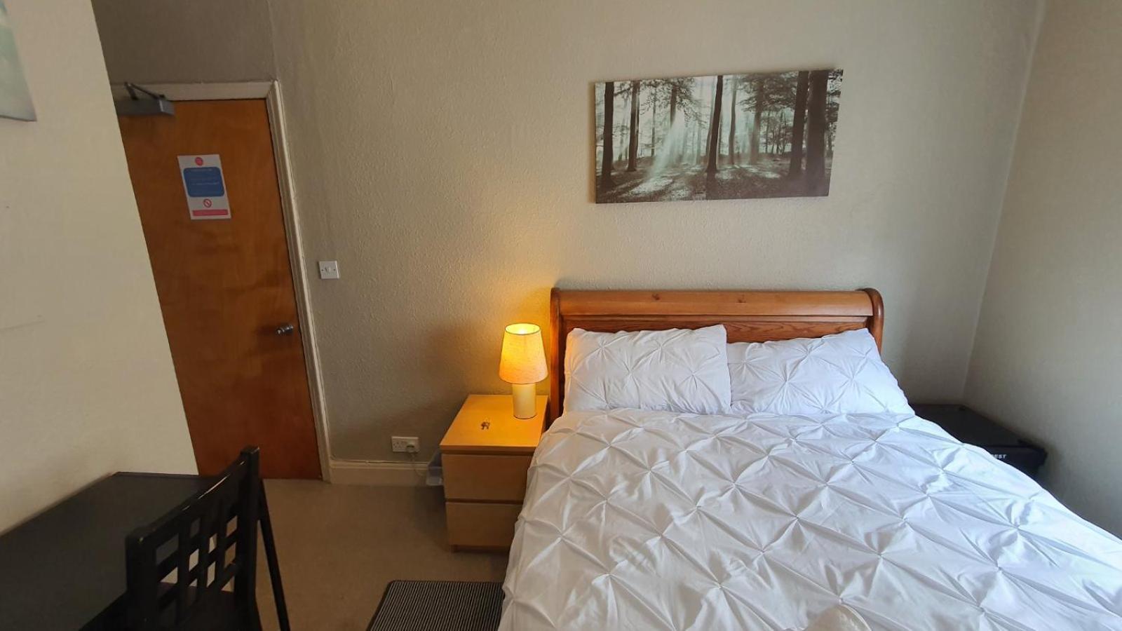 Amherst Guesthouse Reading Bagian luar foto