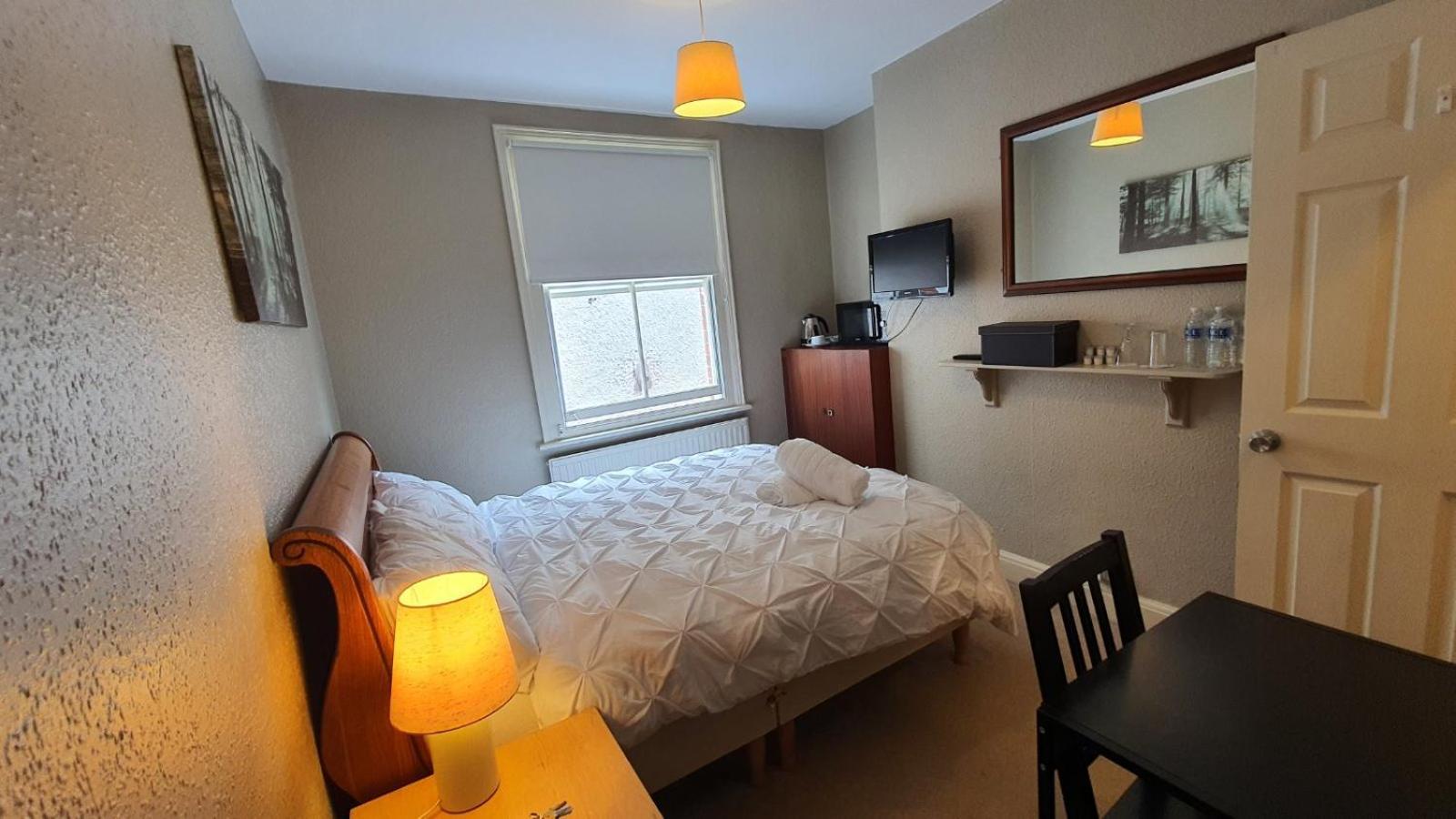 Amherst Guesthouse Reading Bagian luar foto