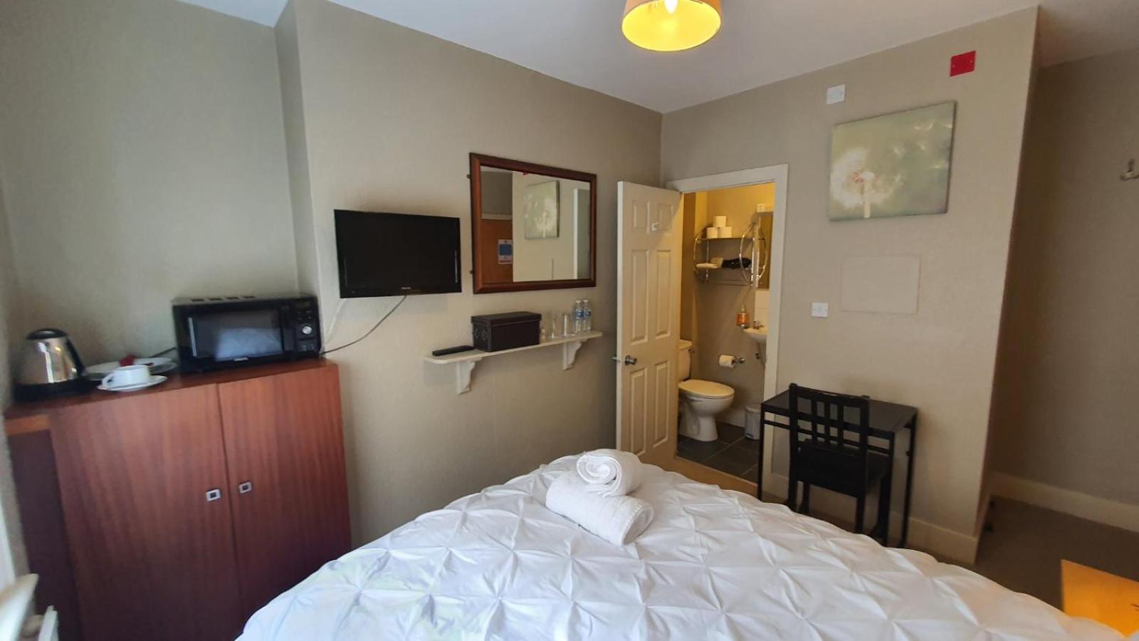 Amherst Guesthouse Reading Bagian luar foto