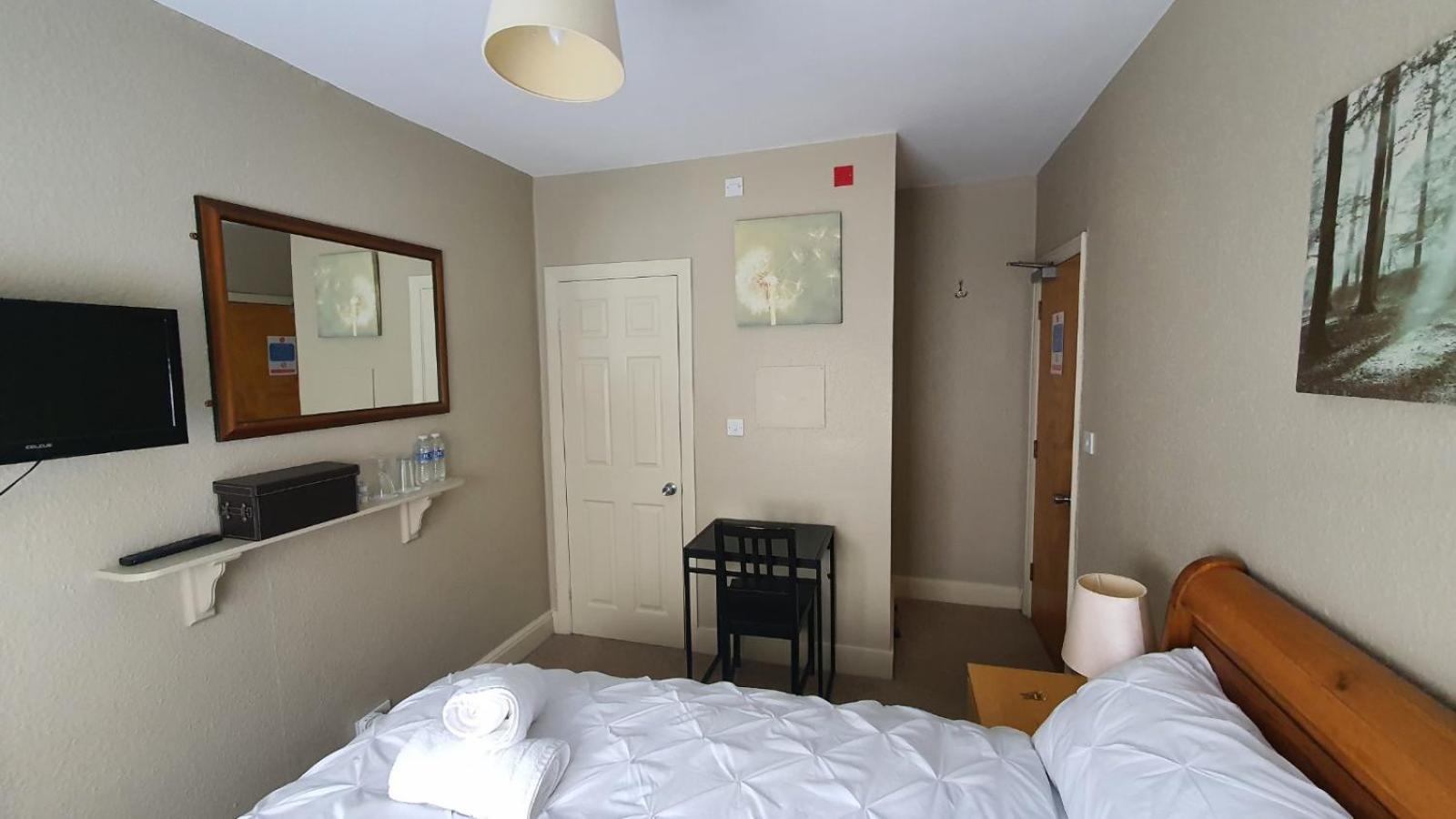 Amherst Guesthouse Reading Bagian luar foto