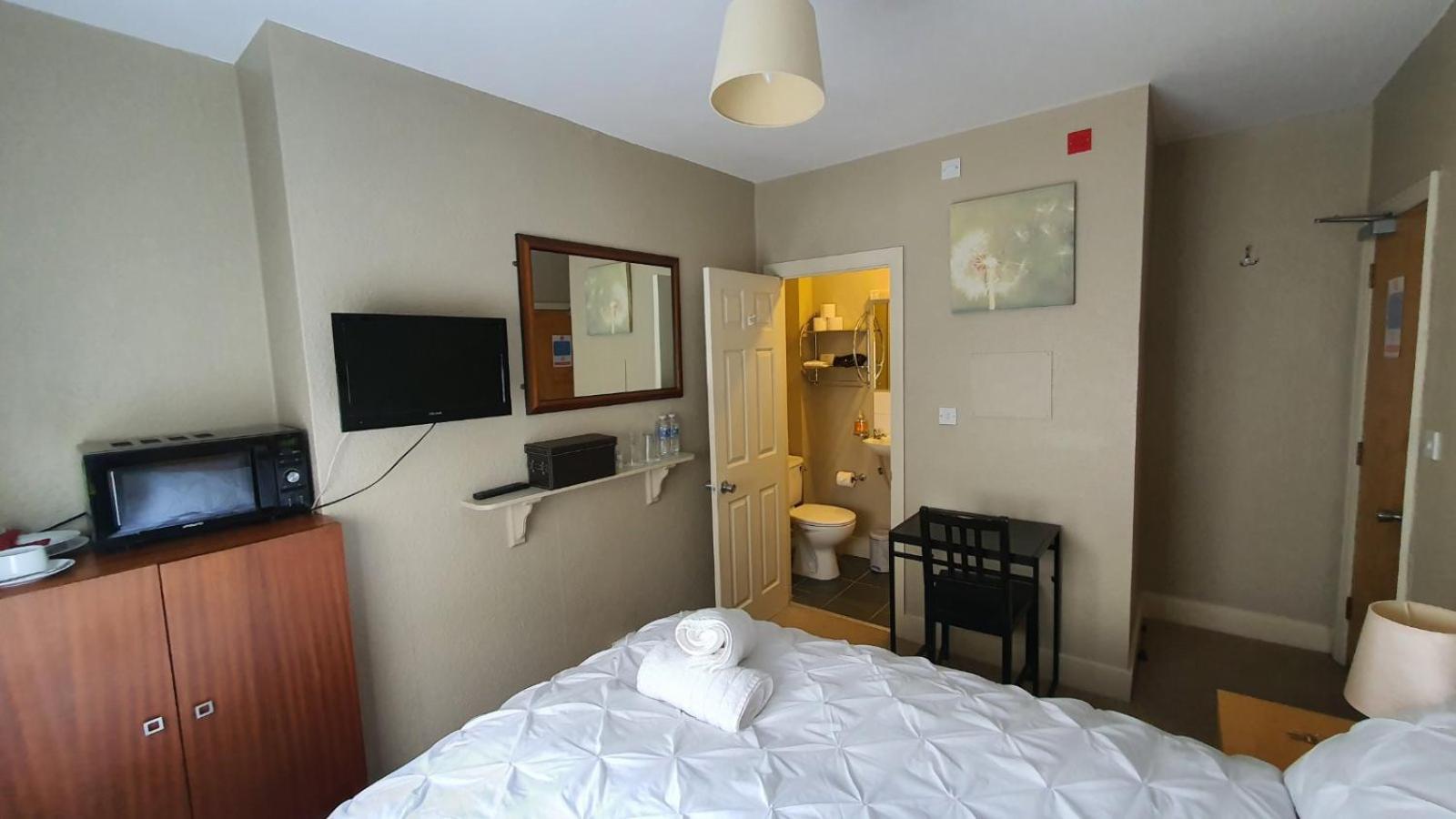 Amherst Guesthouse Reading Bagian luar foto