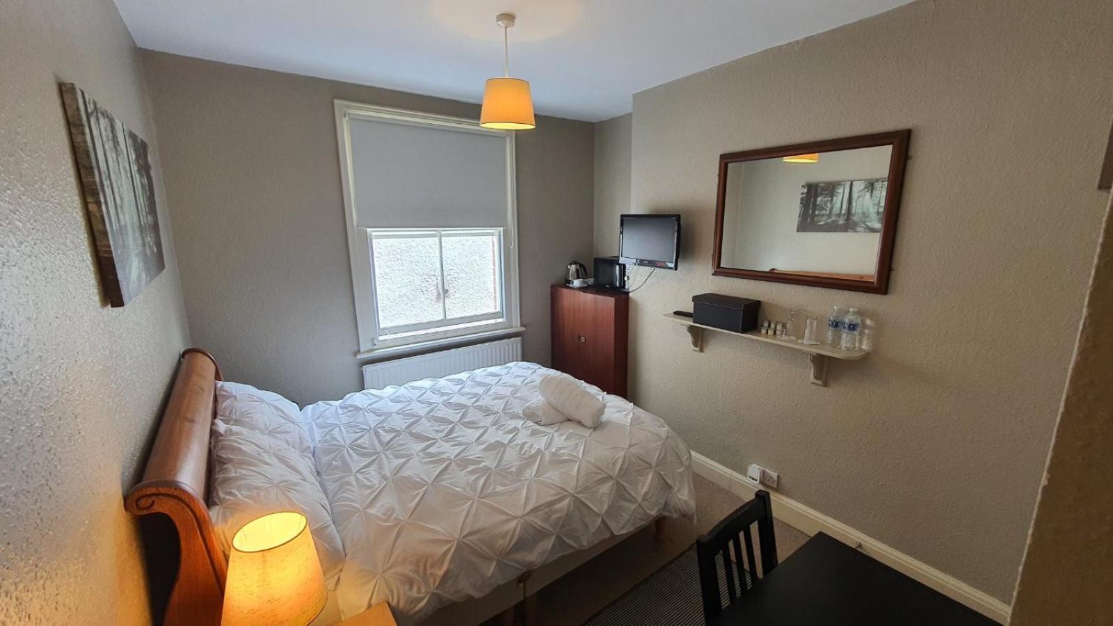 Amherst Guesthouse Reading Bagian luar foto