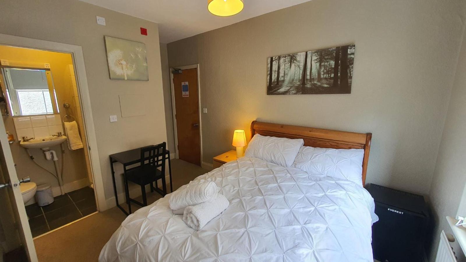Amherst Guesthouse Reading Bagian luar foto
