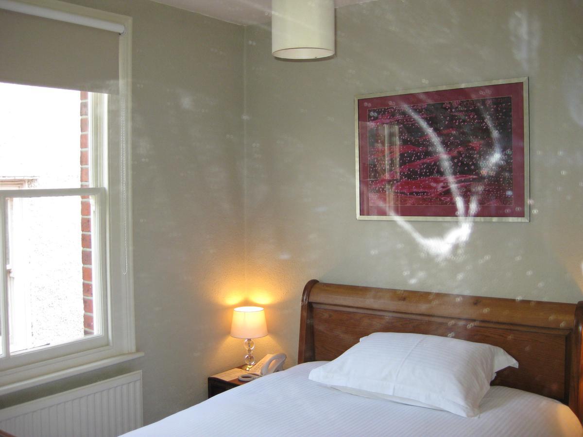 Amherst Guesthouse Reading Bagian luar foto
